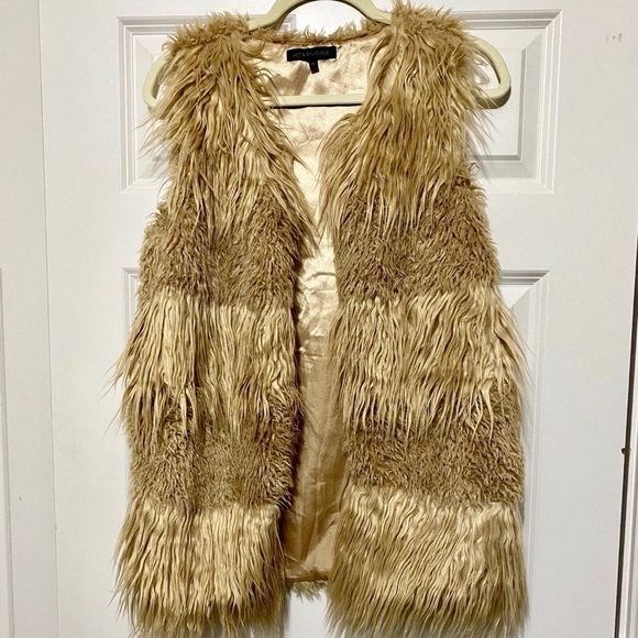 Vest With Caramel/Light Brown Faux Fur - Picture 2 of 5